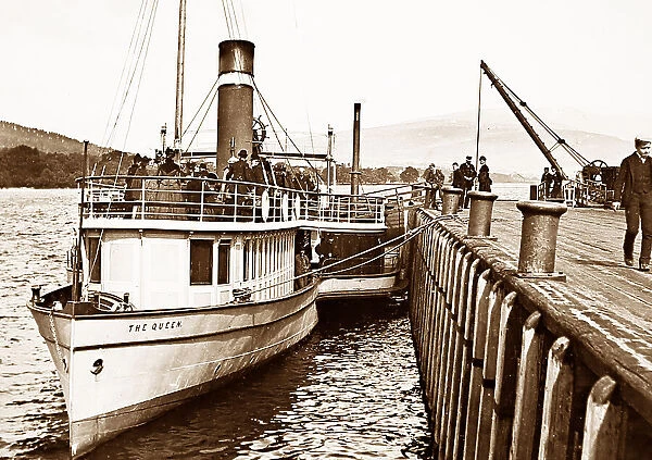 The Queen paddle steamer, Ballock Balloch pier