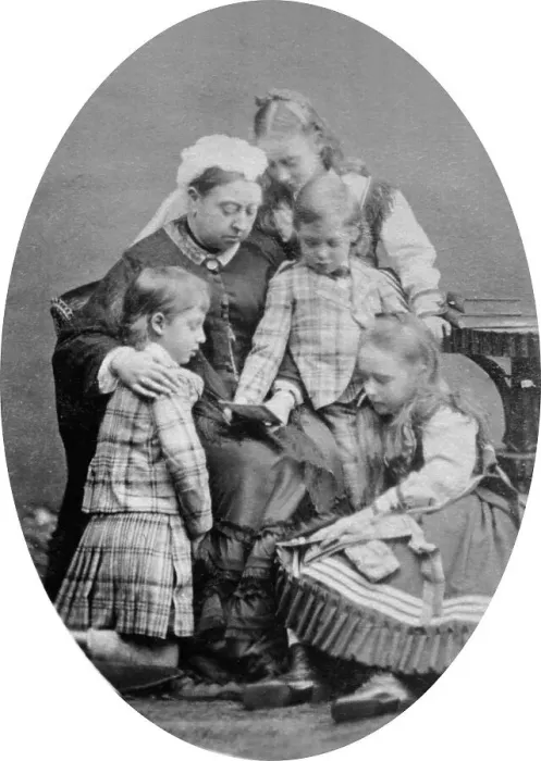 Framed Print : Queen Victora with her grandchildren Framed Print : Queen Victora with her grandchildren