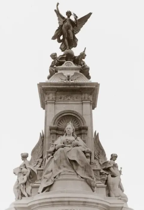 Framed Print : The Queen Victoria Memorial Framed Print : The Queen Victoria Memorial
