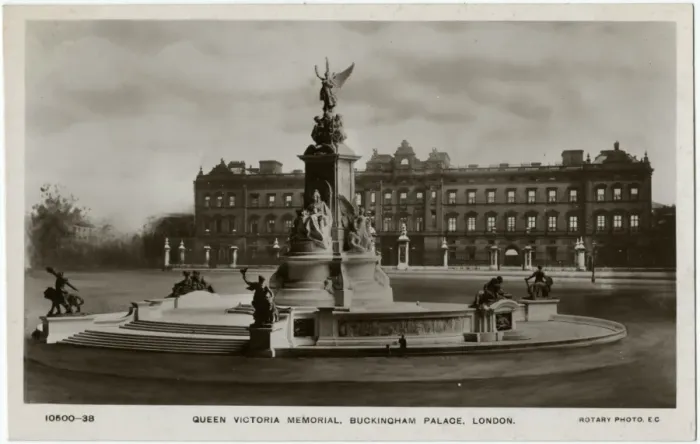 Framed Print : The Queen Victoria Memorial by Sir Thomas Brock - Model Framed Print : The Queen Victoria Memorial by Sir Thomas Brock - Model