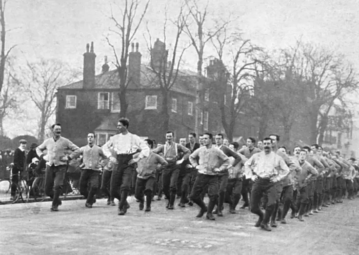 Framed Print : Queen Victoria Rifles training in Hampstead streets, WW1 Framed Print : Queen Victoria Rifles training in Hampstead streets, WW1