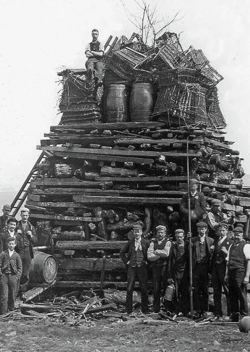 Framed Print : Queen Victoria's Diamond Jubilee Bonfire, Pinner Framed Print : Queen Victoria's Diamond Jubilee Bonfire, Pinner