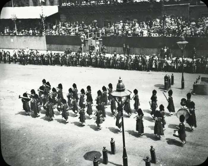 Framed Print : Queen Victorias Diamond Jubilee - The Pipers passing Whiteh Framed Print : Queen Victorias Diamond Jubilee - The Pipers passing Whiteh