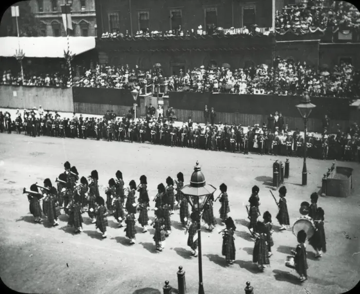 Framed Print : Queen Victorias Diamond Jubilee - The Pipers passing Whiteh Framed Print : Queen Victorias Diamond Jubilee - The Pipers passing Whiteh
