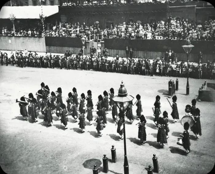 Framed Print : Queen Victorias Diamond Jubilee - The Pipers passing Whiteh Framed Print : Queen Victorias Diamond Jubilee - The Pipers passing Whiteh