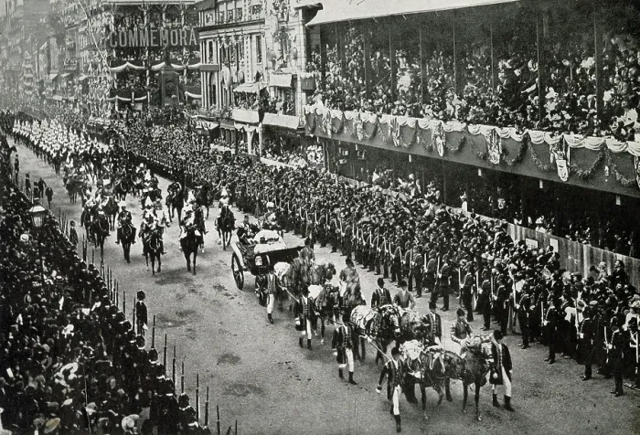 Framed Print : Queen Victoria's Diamond Jubiliee procession passing the clubs on Pall Mall, London. Photograph showing crowds lined the streets to watch the royal carriage go pass Framed Print : Queen Victoria's Diamond Jubiliee procession passing the clubs on Pall Mall, London. Photograph showing crowds lined the streets to watch the royal carriage go pass