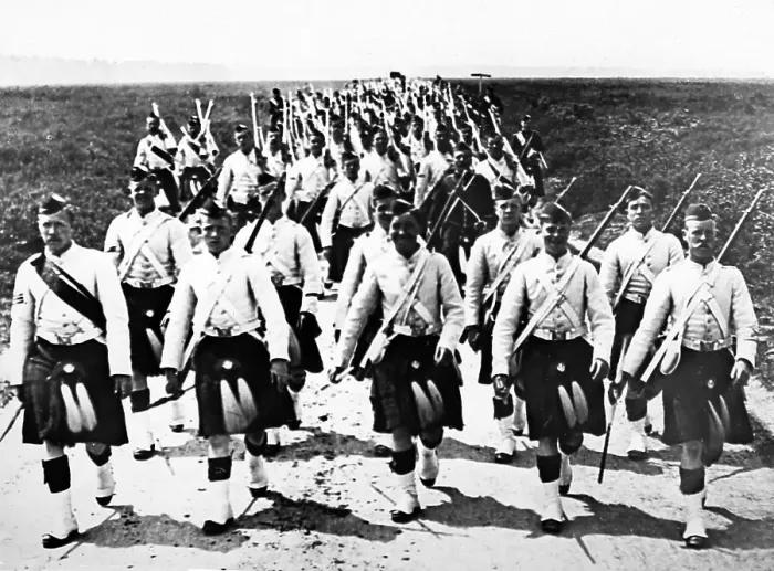 Framed Print : Queens Own Cameron Highlanders during WW1 Framed Print : Queens Own Cameron Highlanders during WW1