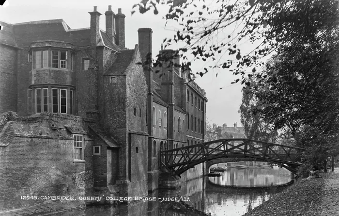 Framed Print : Queen's College Bridge, Cambridge Framed Print : Queen's College Bridge, Cambridge