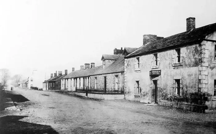 Framed Print : Queen's Head Hotel, Gretna Green, early 1900s Framed Print : Queen's Head Hotel, Gretna Green, early 1900s