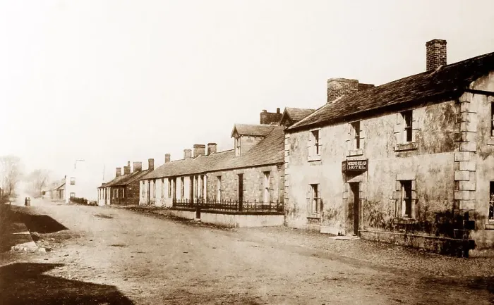 Framed Print : Queen's Head Hotel, Gretna Green, early 1900s Framed Print : Queen's Head Hotel, Gretna Green, early 1900s