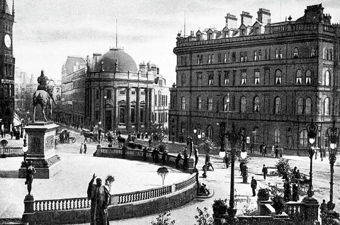 Framed Print : Queens Hotel Leeds