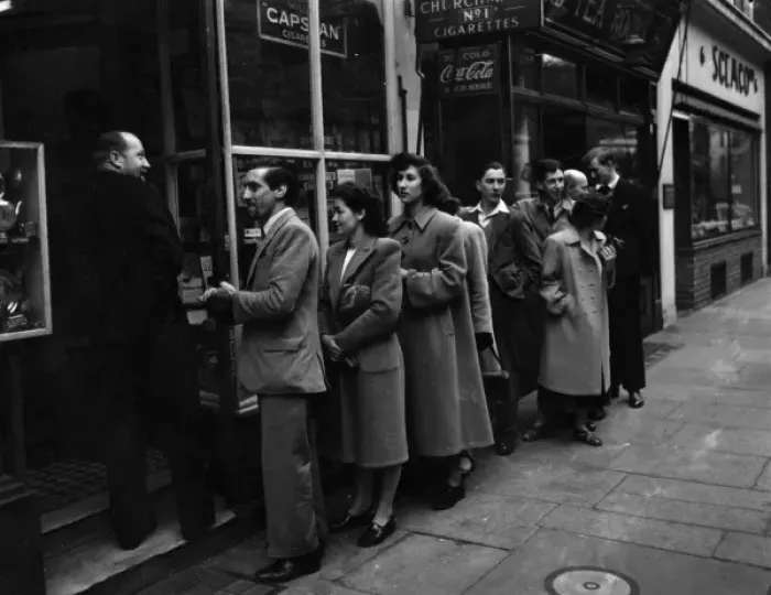 Framed Print : Queue for a tobacconists, London 1940s Framed Print : Queue for a tobacconists, London 1940s