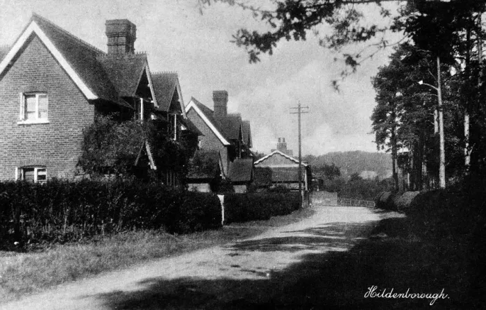 Framed Print : Quiet country road in Hildenborough, near Tonbridge, Kent Framed Print : Quiet country road in Hildenborough, near Tonbridge, Kent