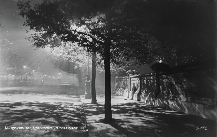 Framed Print : A Quiet Night at the Embankment Framed Print : A Quiet Night at the Embankment