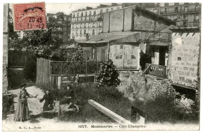 Framed Print : Quiet spot in Montmartre, Paris, France Framed Print : Quiet spot in Montmartre, Paris, France