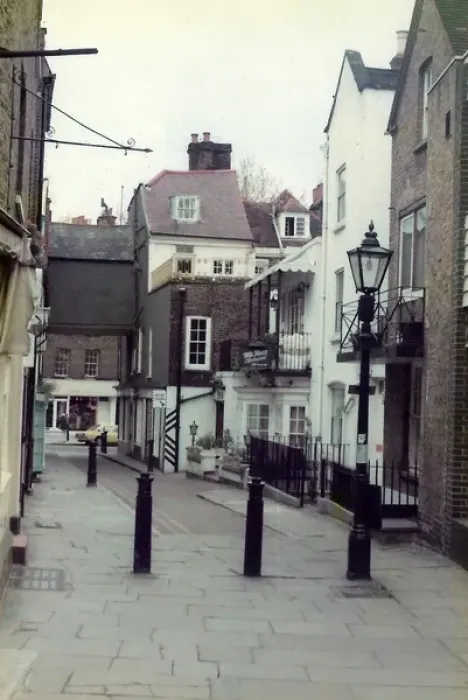 Framed Print : Quiet back street in Hampstead Framed Print : Quiet back street in Hampstead