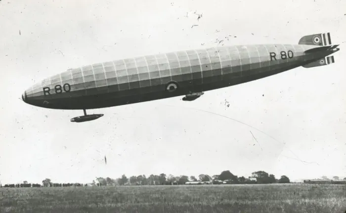 Framed Print : R. 80 airship, side view