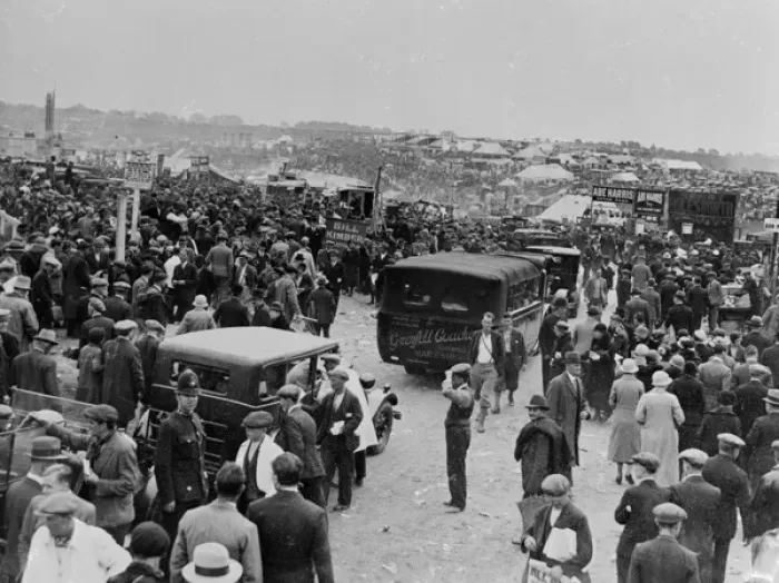 Framed Print : Racegoers and bookies at the Epsom Derby, 1933 Framed Print : Racegoers and bookies at the Epsom Derby, 1933