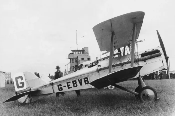 Framed Print : RAF SE-5a. A Civilian Royal-Aircraft-Factory RAF Se-5A Parked Date: 1910s