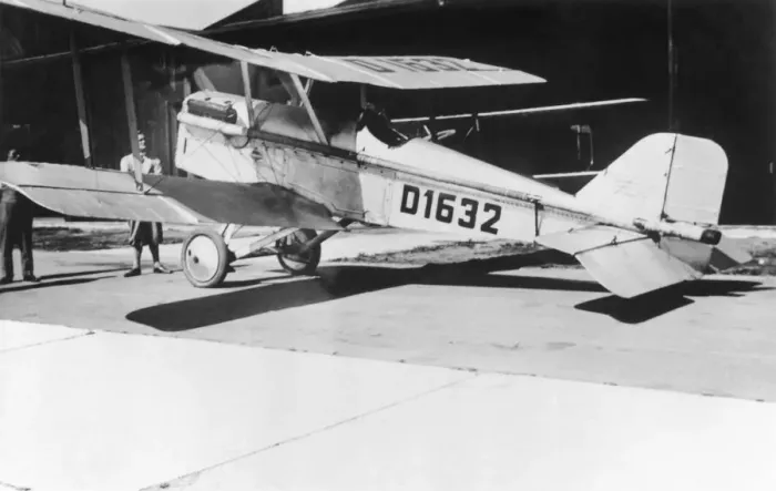 Framed Print : RAF SE-5a. A Civilian Royal-Aircraft-Factory RAF Se-5A Parked Date: 1910s Framed Print : RAF SE-5a. A Civilian Royal-Aircraft-Factory RAF Se-5A Parked Date: 1910s