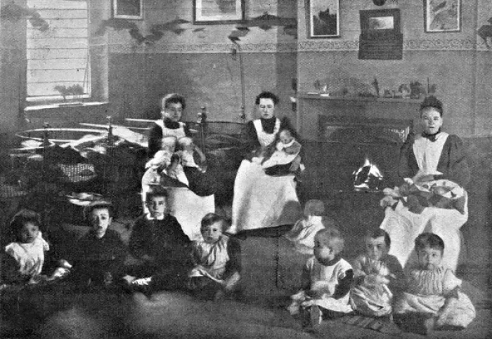 Framed Print : Ragged School Union Cr裨e, Ogle Mews Framed Print : Ragged School Union Cr裨e, Ogle Mews