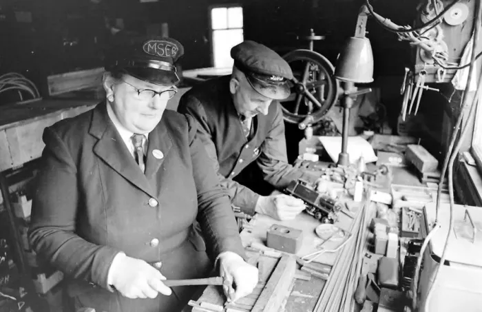 Framed Print : Railway enthusiast couple in Essex who ran a model railway set Framed Print : Railway enthusiast couple in Essex who ran a model railway set