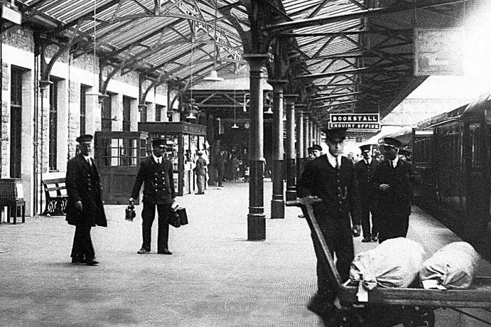 Framed Print : Railway Station Newport, Monmouthshire early 1900's Framed Print : Railway Station Newport, Monmouthshire early 1900's