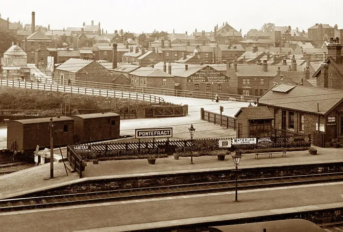 Framed Print : Railway Station, Pontefract early 1900's Framed Print : Railway Station, Pontefract early 1900's