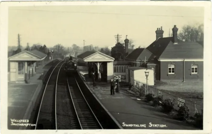 Framed Print : The Railway Station, Swaythling, Hampshire Framed Print : The Railway Station, Swaythling, Hampshire