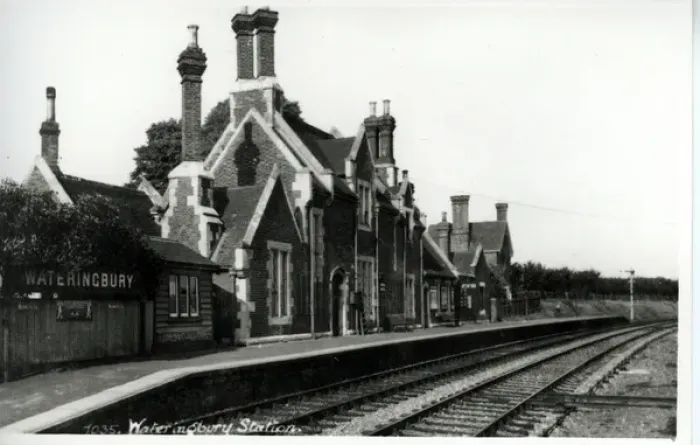 Framed Print : Railway Station, Wateringbury, Kent Framed Print : Railway Station, Wateringbury, Kent