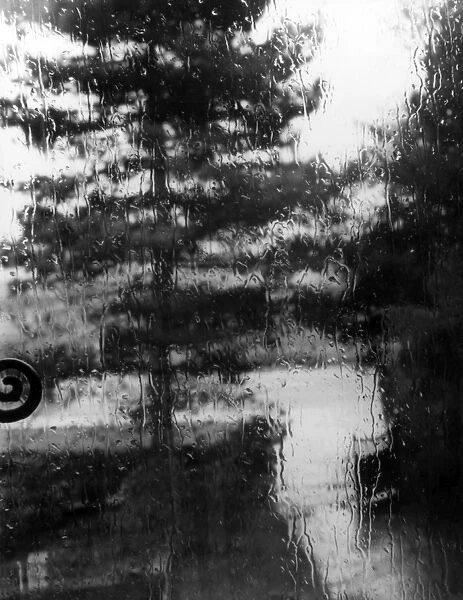 RAINY DAY. Raindrops on a window pane. Date: 1960s