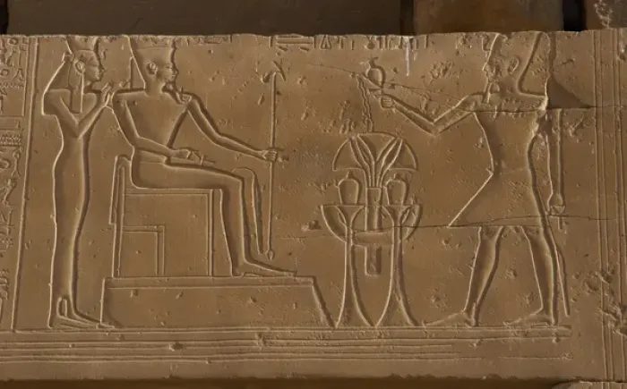Framed Print : Ramesseum. Relief depicting the pharaoh making an offering t Framed Print : Ramesseum. Relief depicting the pharaoh making an offering t