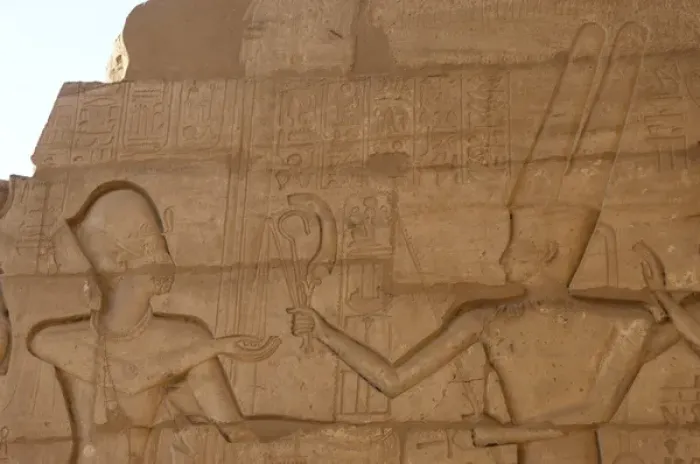 Framed Print : Ramesseum. Relief depicting the pharaoh making an offering t Framed Print : Ramesseum. Relief depicting the pharaoh making an offering t