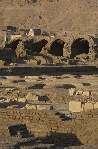 Ramesseum. Temple area designed to barns or warehouses. Luxo