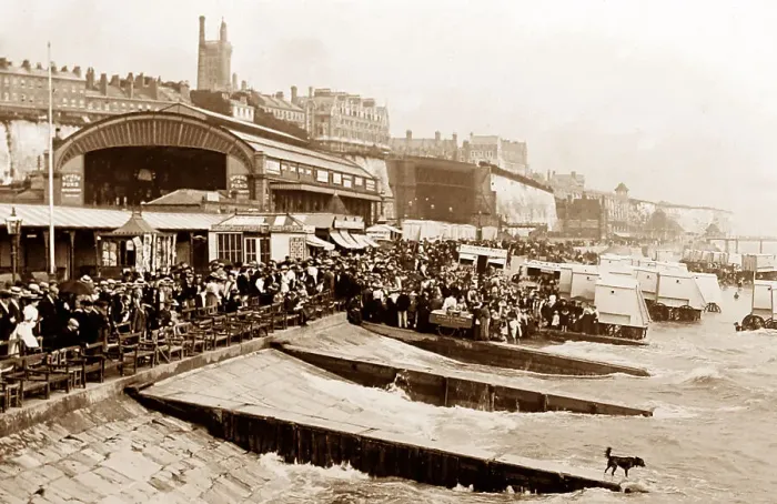 Framed Print : Ramsgate beach and Railway Station Framed Print : Ramsgate beach and Railway Station