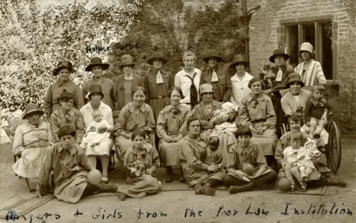 Framed Print : Rangers and Girls from Stow-on-the-Wold Workhouse, Glouceste