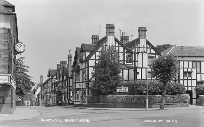 Framed Print : Raven Hotel in Droitwich Framed Print : Raven Hotel in Droitwich