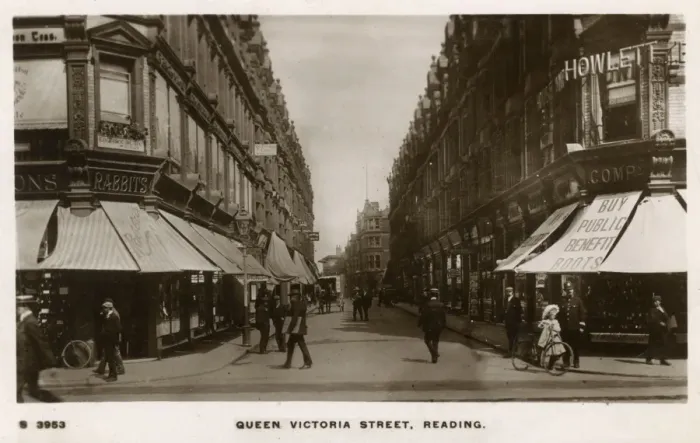 Framed Print : Reading, Royal County of Berkshire - Queen Victoria Street Framed Print : Reading, Royal County of Berkshire - Queen Victoria Street