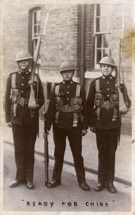 Framed Print : Ready for China - British troops prepare to depart Framed Print : Ready for China - British troops prepare to depart