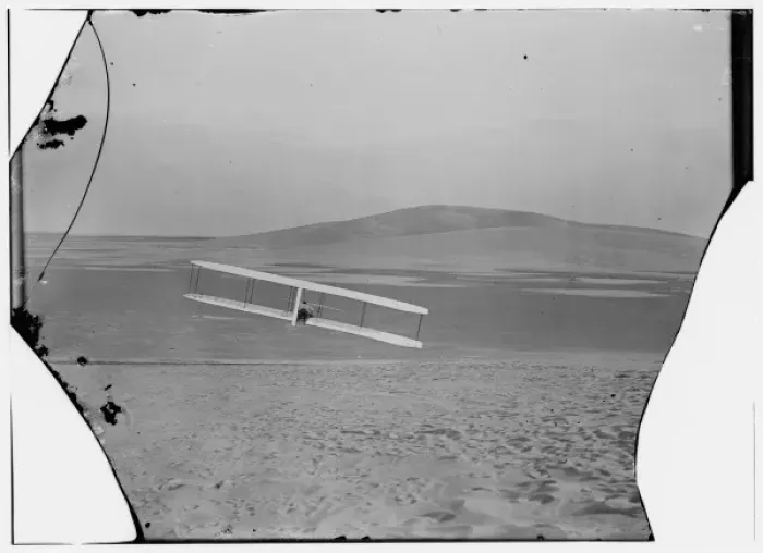 Framed Print : Rear view of Wilbur making a right turn in glide from No. 2 Framed Print : Rear view of Wilbur making a right turn in glide from No. 2