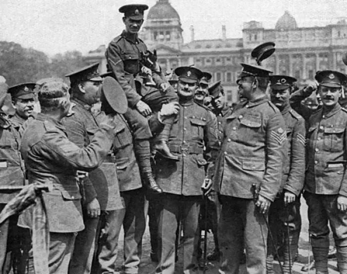 Framed Print : Recruitment during WW1 - E. Dwyer VC in Trafalgar Square Framed Print : Recruitment during WW1 - E. Dwyer VC in Trafalgar Square
