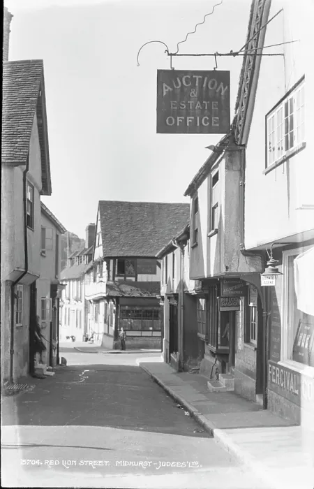 Framed Print : Red Lion Street, Midhurst Framed Print : Red Lion Street, Midhurst