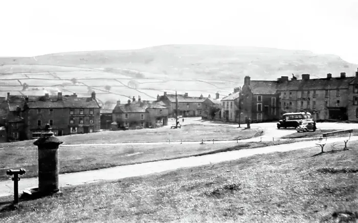 Framed Print : Reeth, Swaledale, Yorkshire in the 1940 / 50s Framed Print : Reeth, Swaledale, Yorkshire in the 1940 / 50s