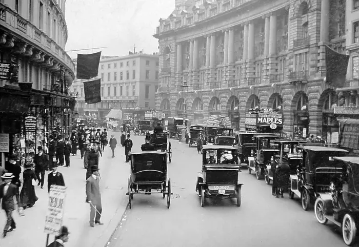 Framed Print : Regent Street, London, early 1900s Framed Print : Regent Street, London, early 1900s