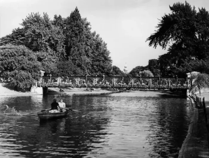 Framed Print : Regents Park Lake Framed Print : Regents Park Lake