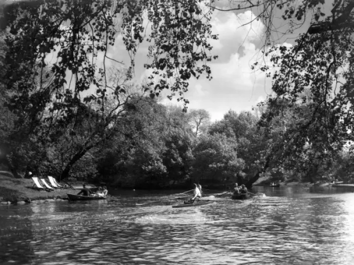 Framed Print : Regents Park Lake Framed Print : Regents Park Lake