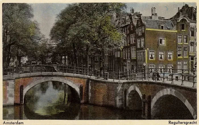 Framed Print : Reguliersgracht - Amsterdam - The Netherlands Framed Print : Reguliersgracht - Amsterdam - The Netherlands