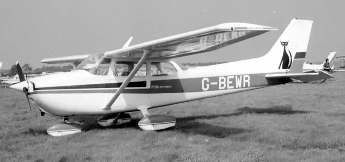 Framed Print : Reims-Cessna F172N Skyhawk II G-BEWR Framed Print : Reims-Cessna F172N Skyhawk II G-BEWR
