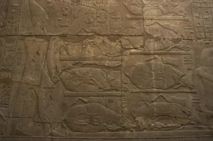 Framed Print : Relief depicting a pharaoh making an offering to the Gods Framed Print : Relief depicting a pharaoh making an offering to the Gods