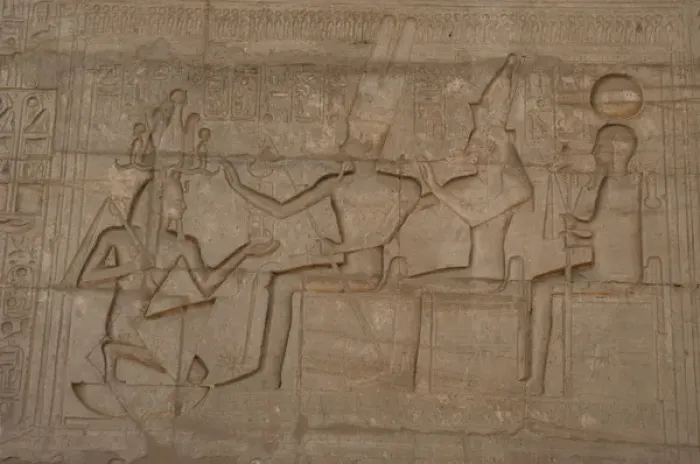 Framed Print : Relief depicting a Pharaoh Ramses II before gods Amun, Munt Framed Print : Relief depicting a Pharaoh Ramses II before gods Amun, Munt